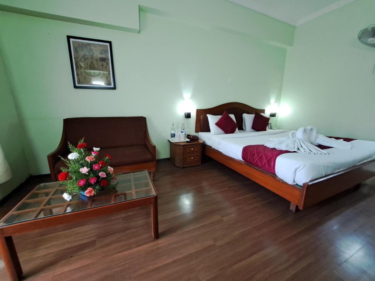 Hotel Preethi Classic Towers Ooty Kültér fotó