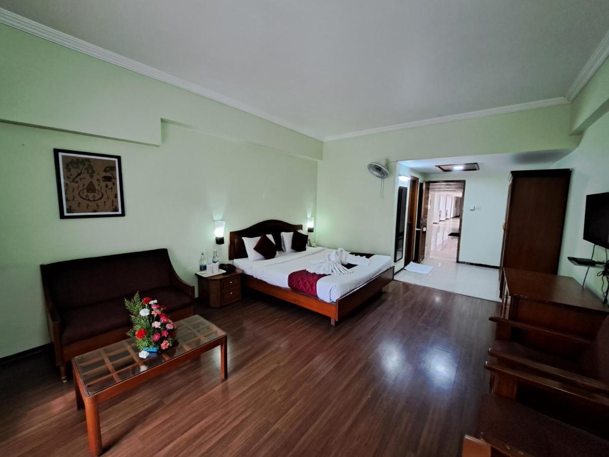 Hotel Preethi Classic Towers Ooty Kültér fotó
